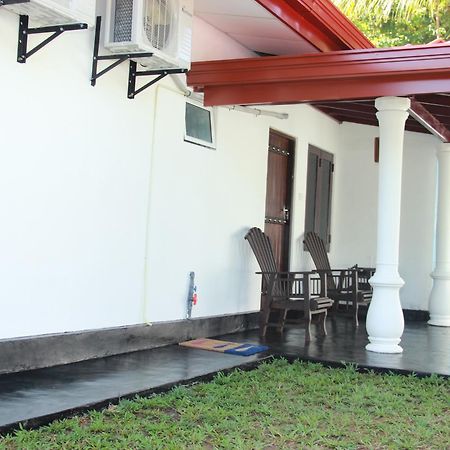 Sooriya Sewana Guest House Banduramulla Bagian luar foto