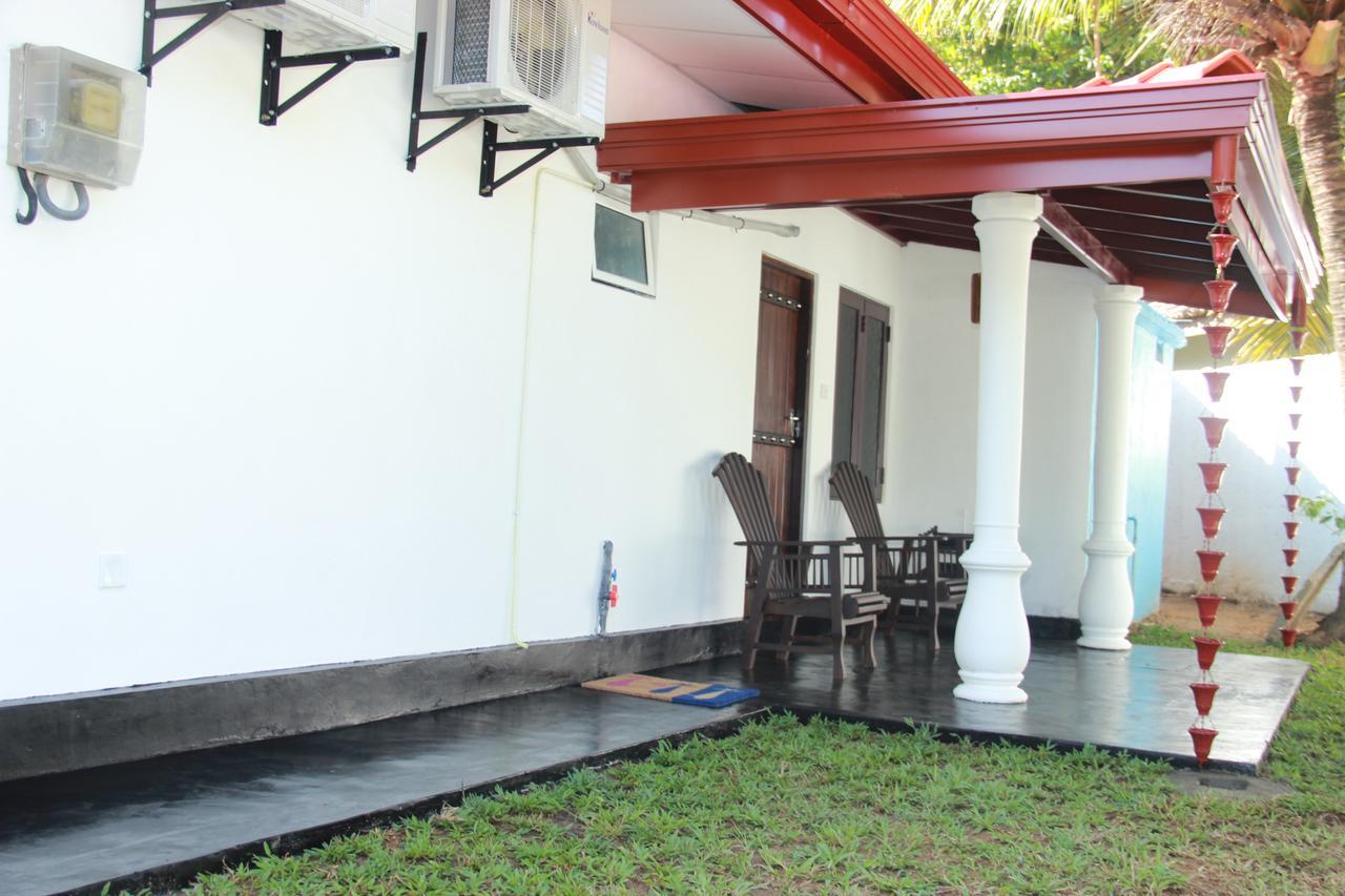 Sooriya Sewana Guest House Banduramulla Bagian luar foto