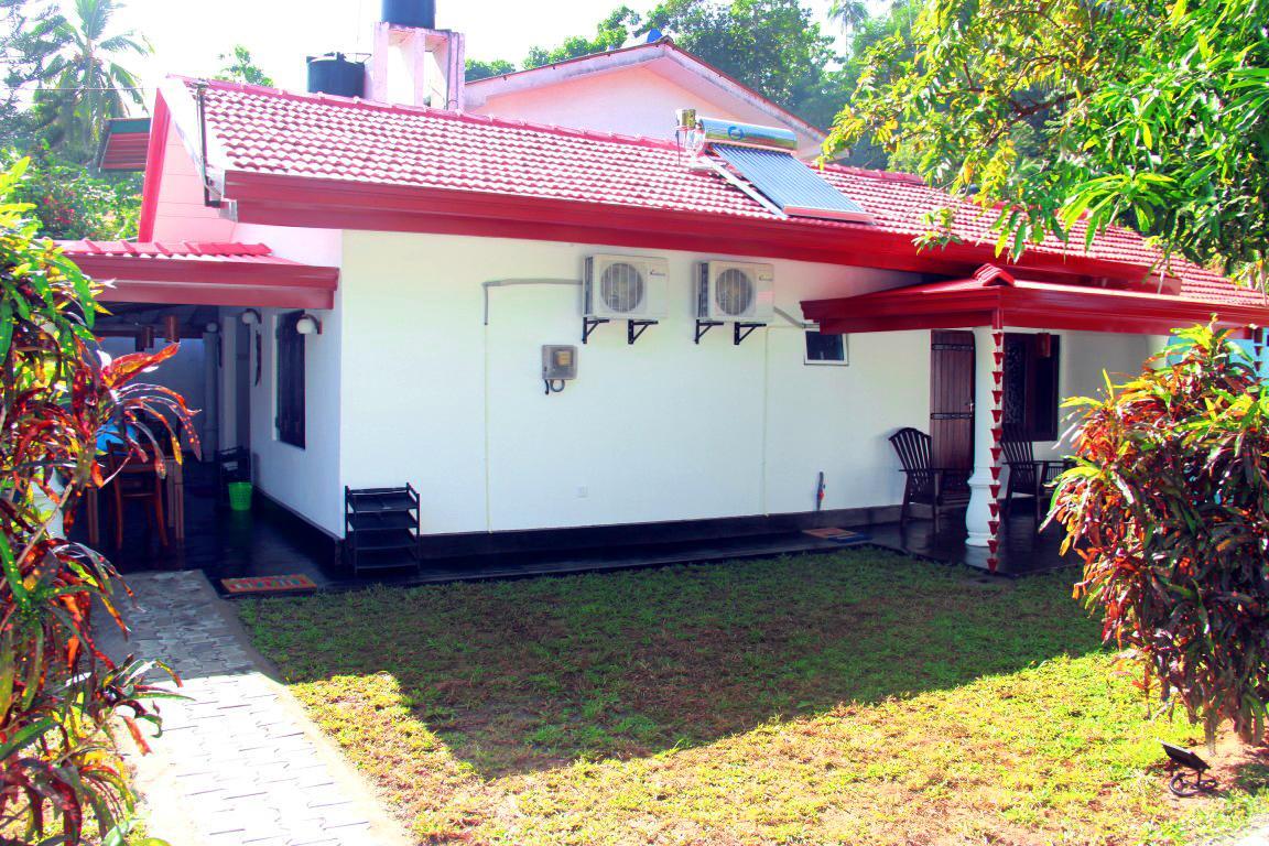 Sooriya Sewana Guest House Banduramulla Bagian luar foto